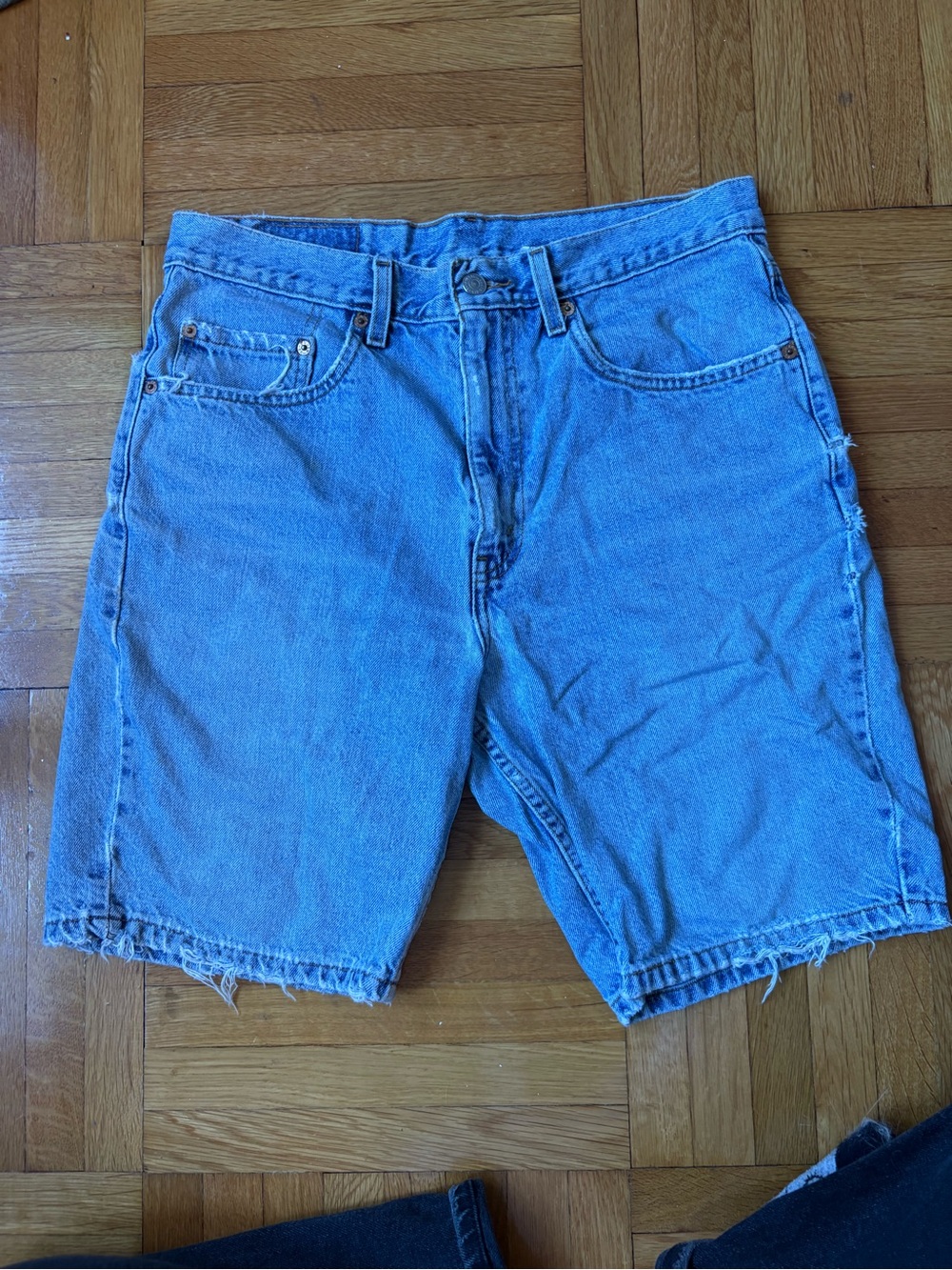 🩵 90s distressed Levi’s 🩵